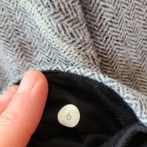 Lululemon Wunder Under Cropped Length in Herringbone White/Black - Size 6 - Picture 8 of 8